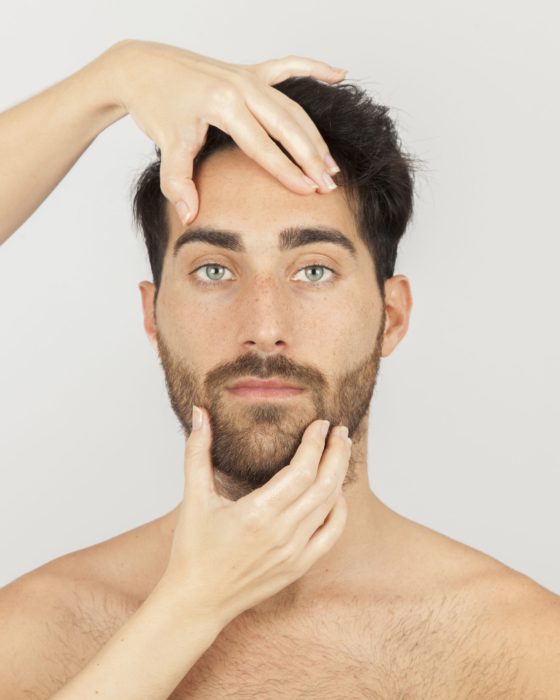 modelo-masculino-en-cuidados-faciales